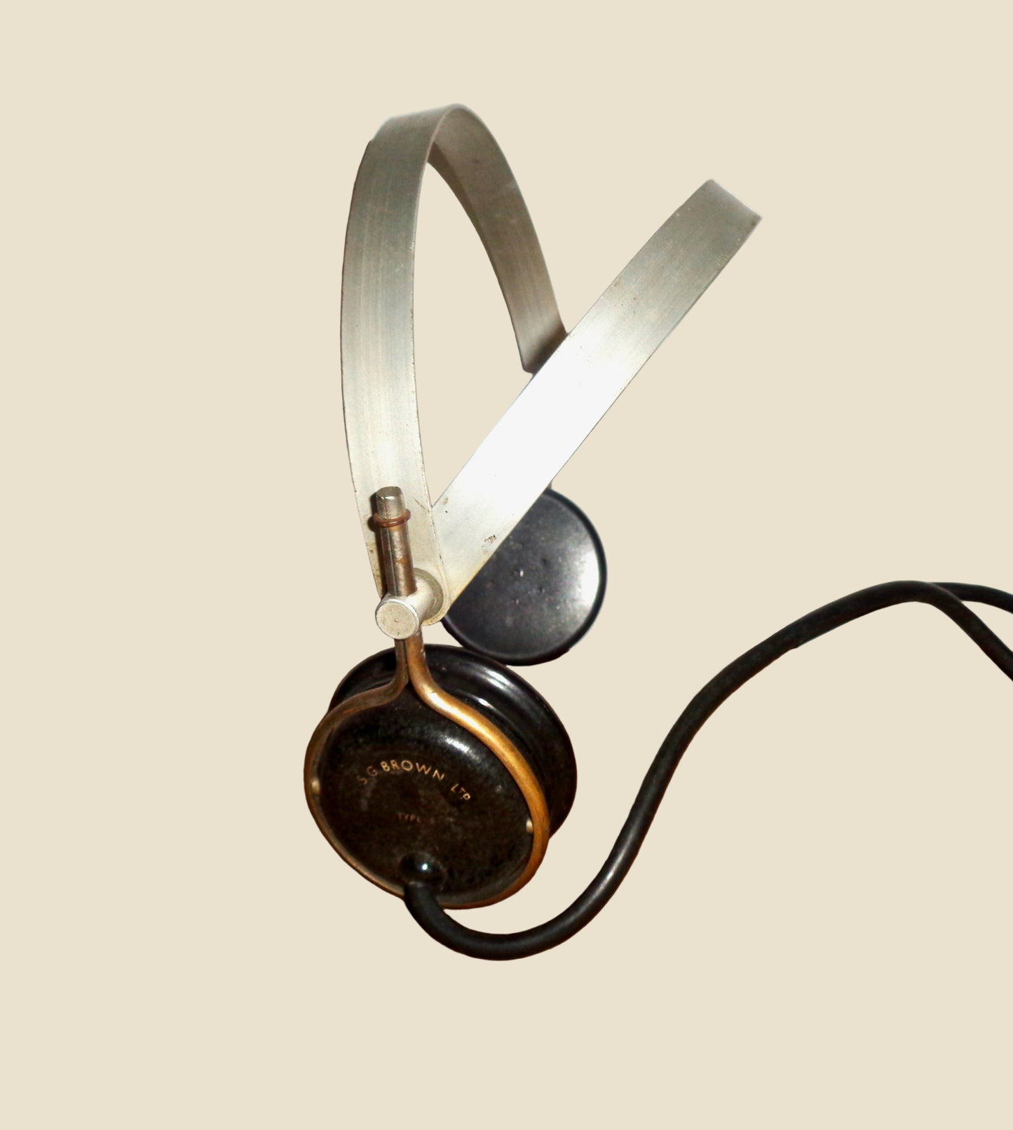 SG Brown Head Phones Type F R2000 Ohms With Bulgin Deckorum Connector