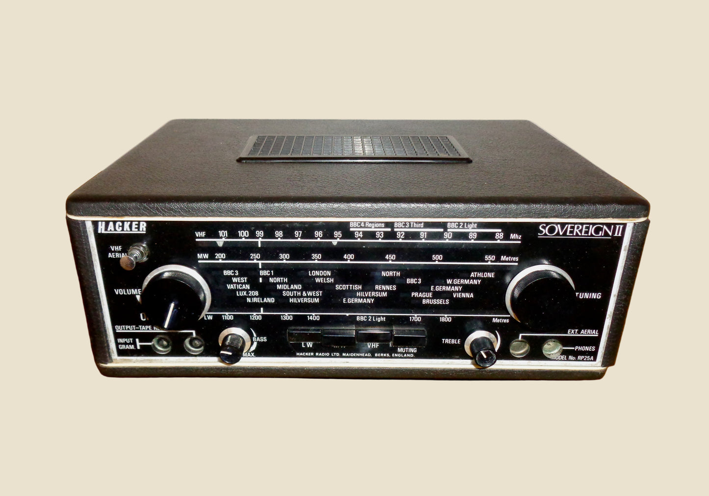 1970s Vintage Hacker Sovereign II RP25B VHF MW LW Radio Only Working On FM