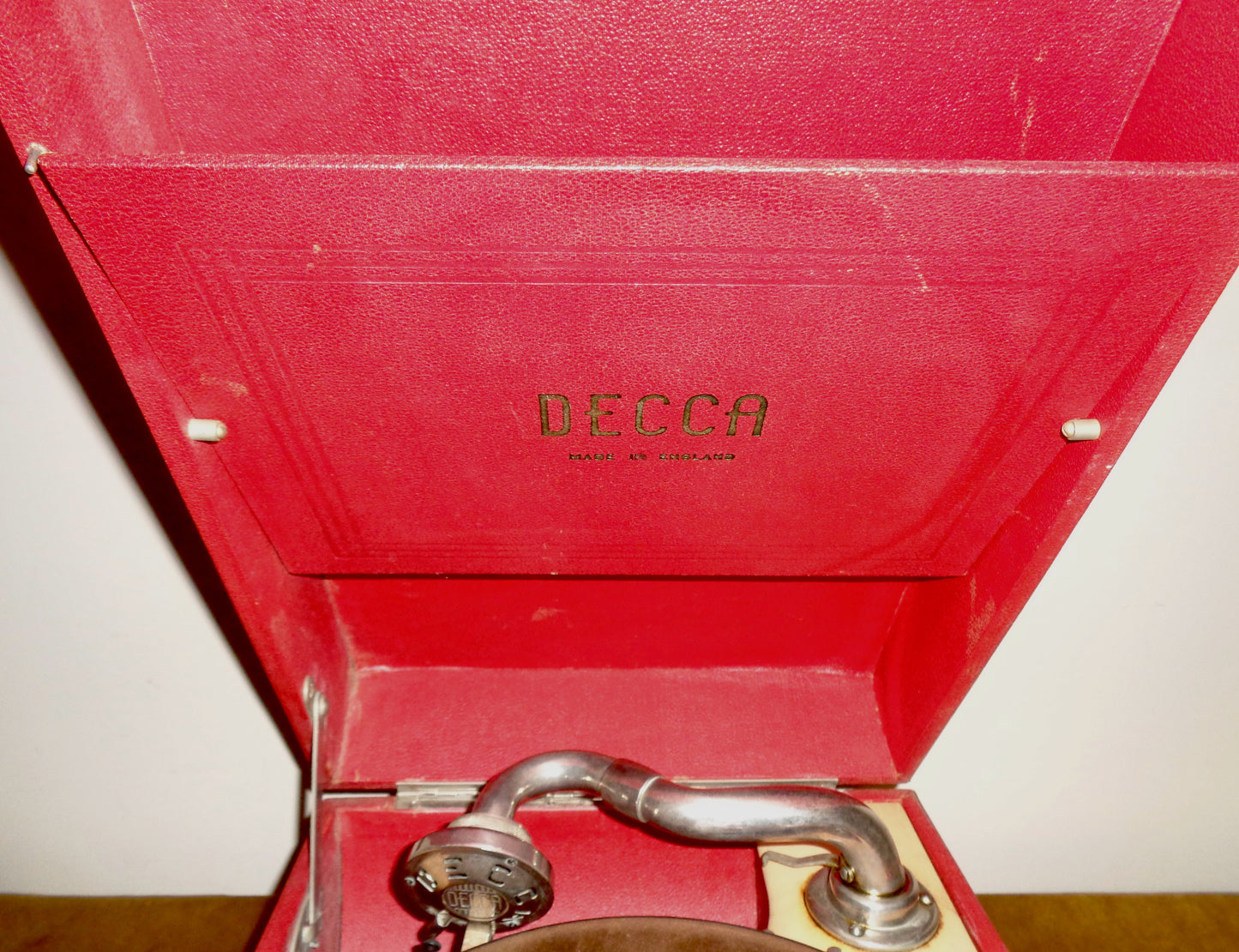 1930s Decca 50 DS Portable Gramophone Red Cased And In Working Condition