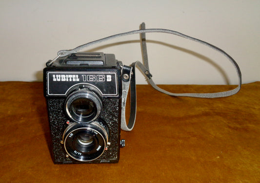 LOMO Lubitel 166B Medium Format Twin lens Reflex TLR Camera