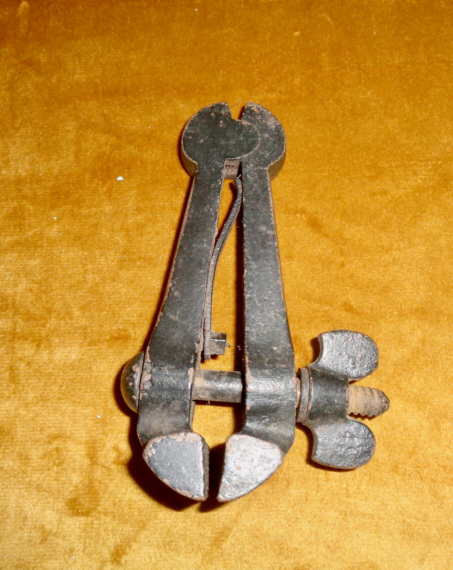 Vintage Cast Iron Jeweller's Hand Vice With 1 1/2 inch Jaws