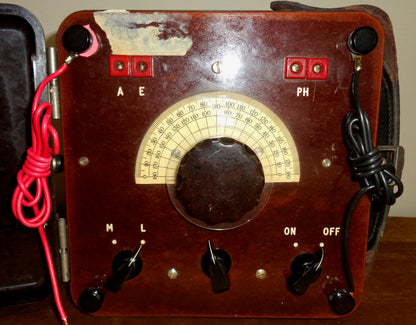 1940s MW /LW Crystal Radio In A Bakelite Case