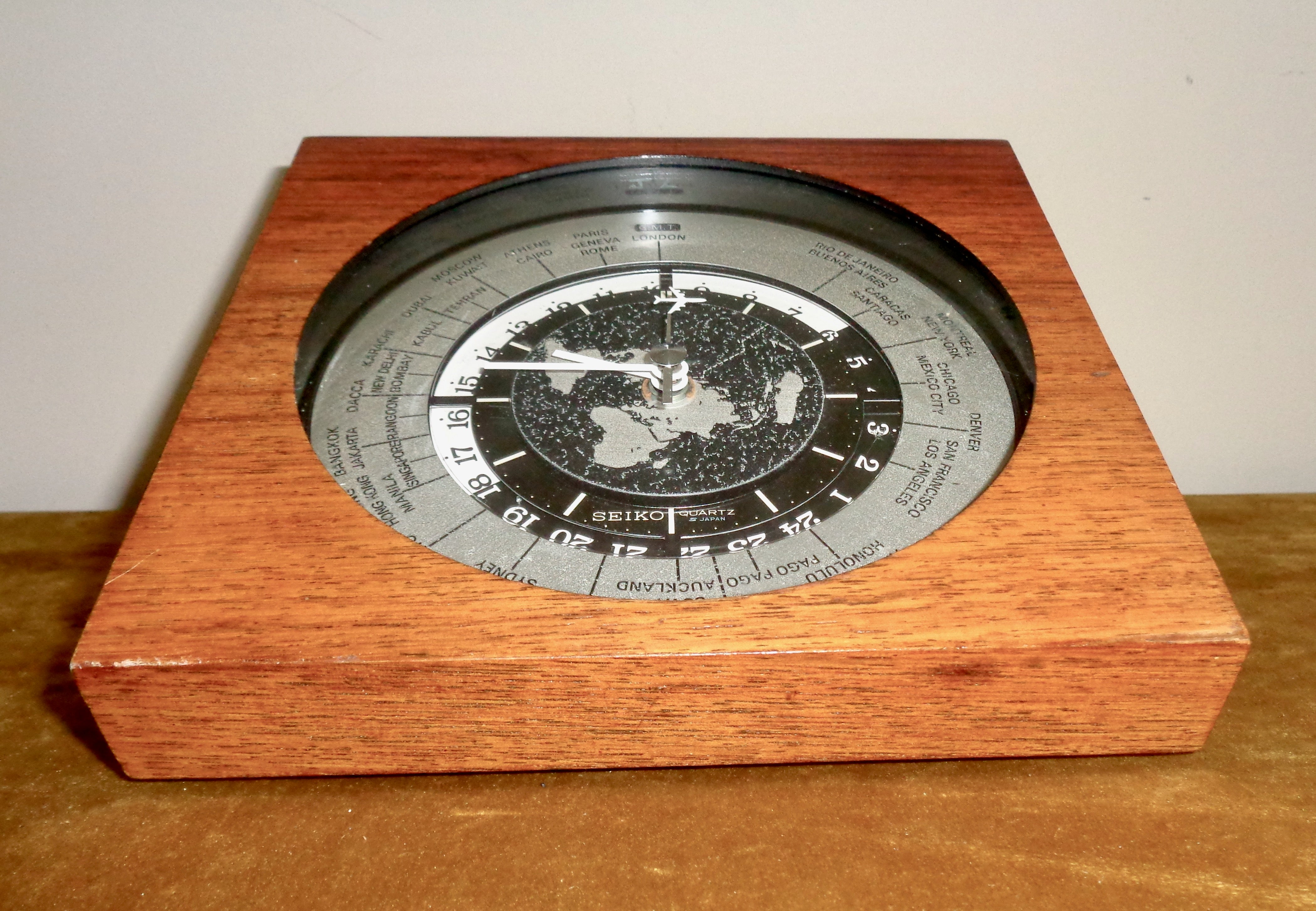 1970s Seiko Quartz World Time Desk Clock QZ877B In Wood Surround Mullard Antiques and Collectibles