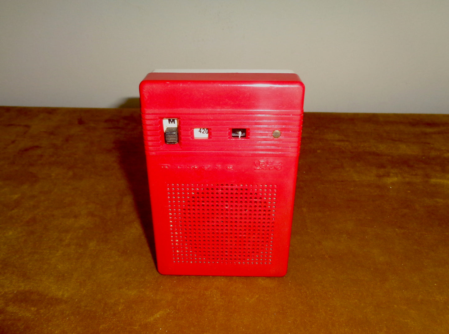 1960s Perdio Mini Six PR24 Pocket Transistor Radio In Red And White Plastic