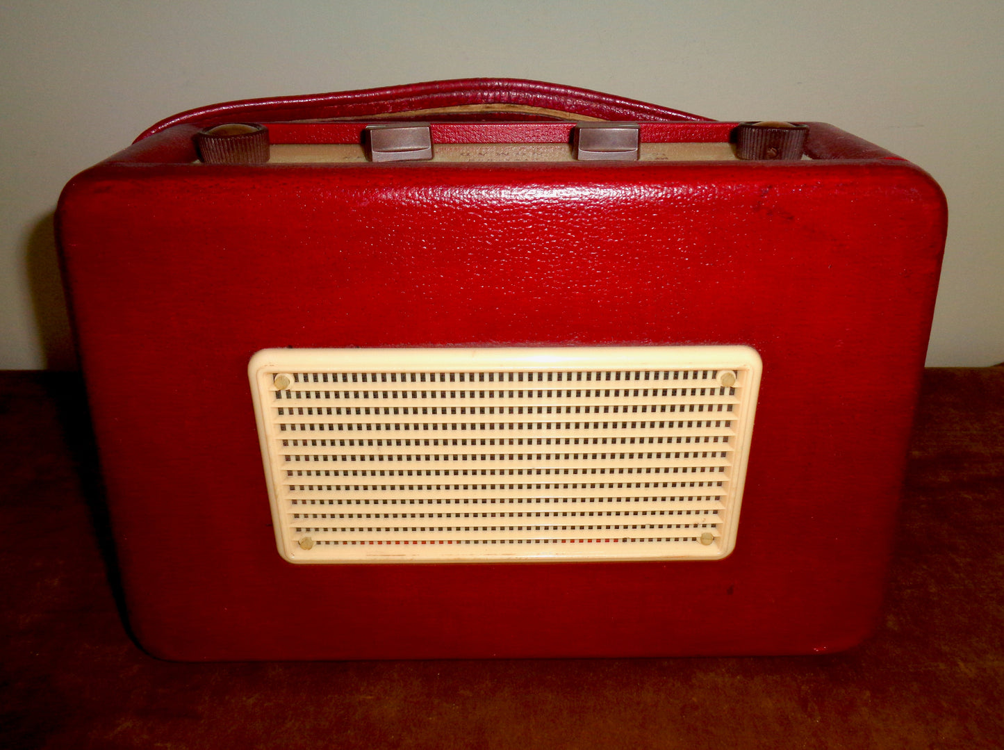 1960s Dynatron Nomad TP11 Vintage Portable Transistor Radio