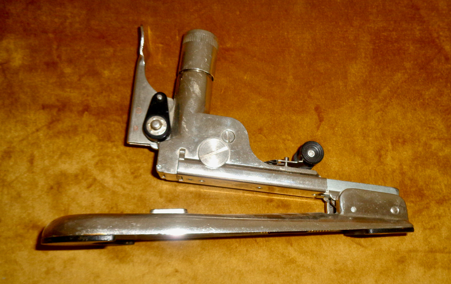 1930s Vanguard Auto Desk Stapler