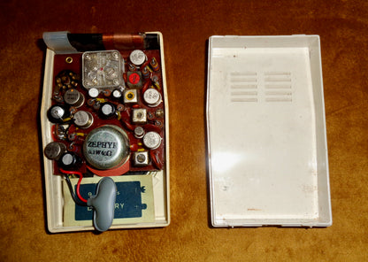 Pair of White Zephyr Model 730 Pocket Transistor Radios For Spares / Repairs