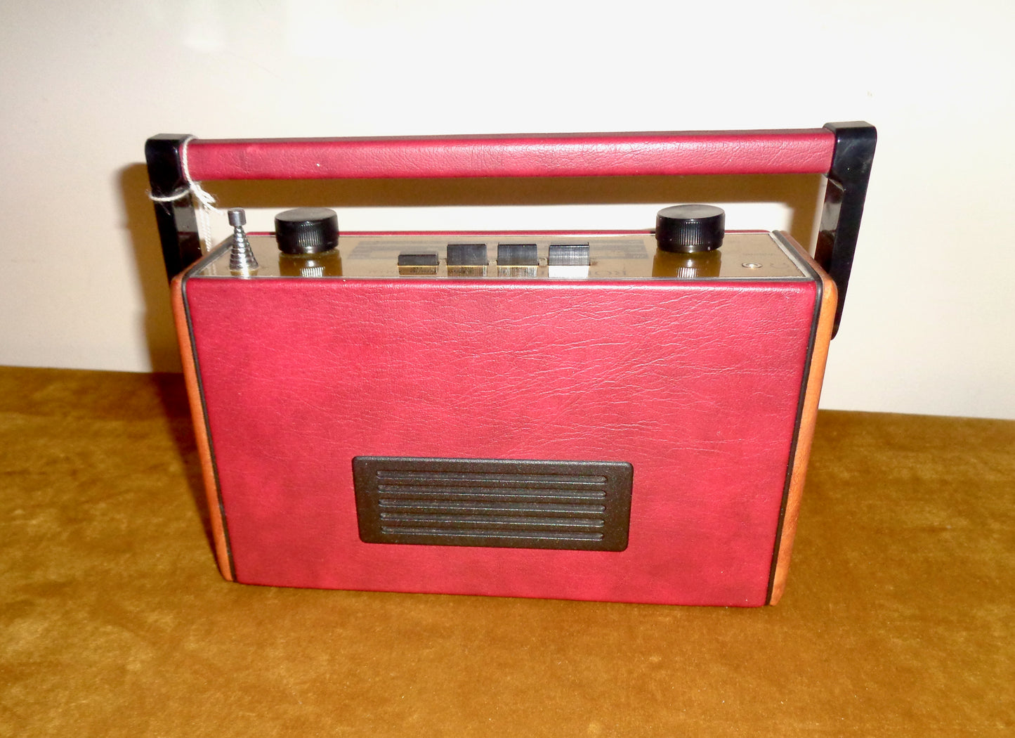 Vintage R757 Roberts Radio With Red Leatherette