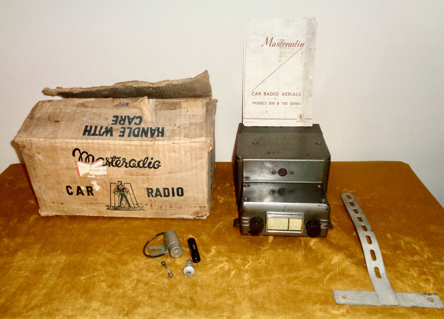 1950s Masteradio Car Radio Model 701 With Some Accessories & Original Box
