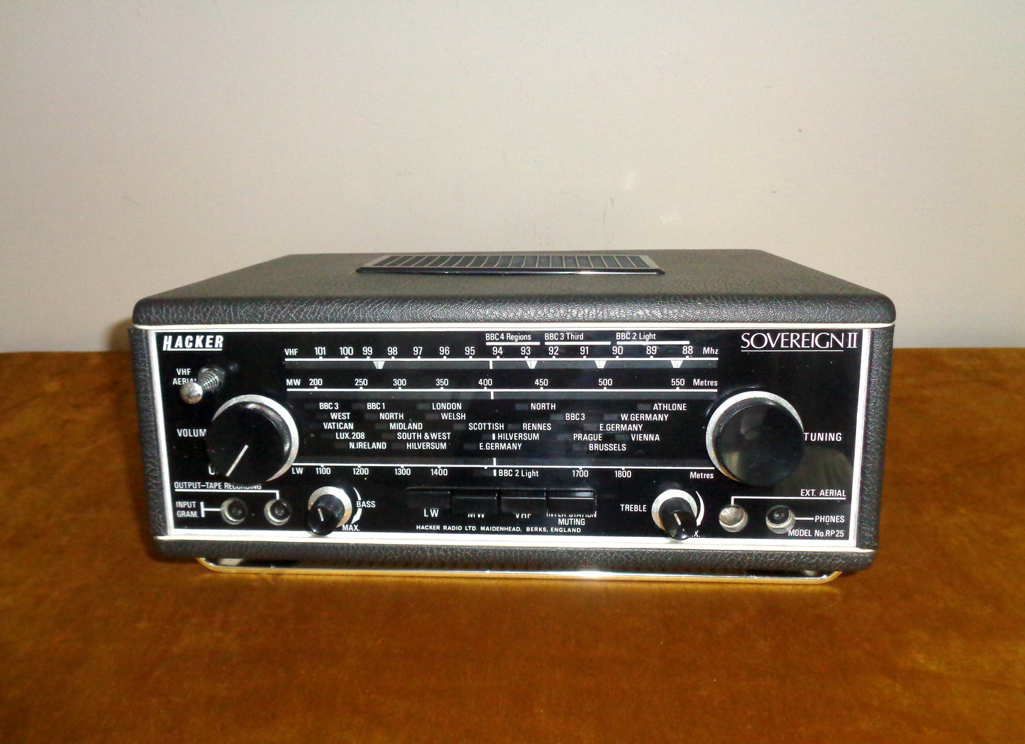 1970s Vintage Hacker Sovereign II RP25B VHF MW LW Radio