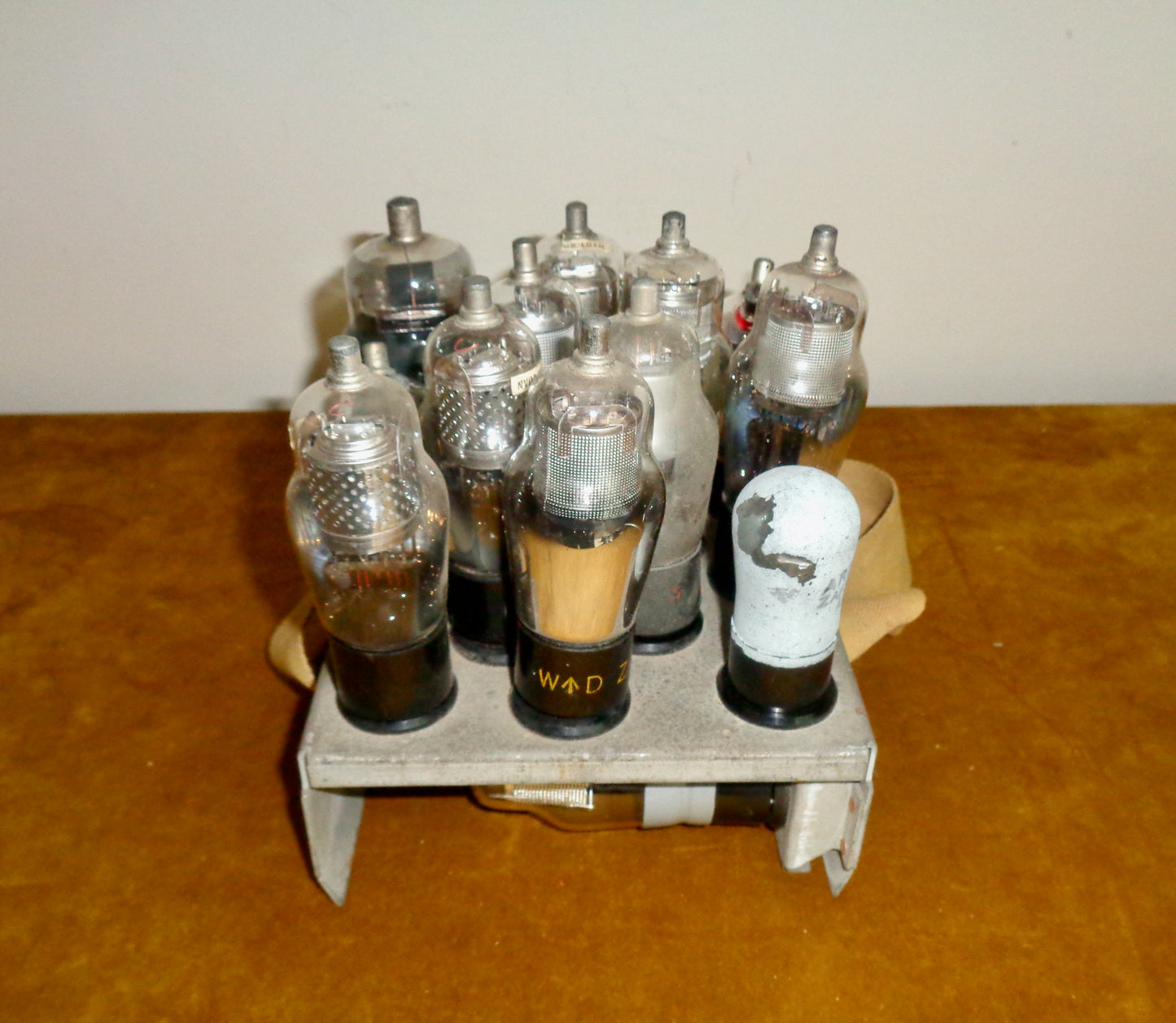 WW2 Wireless Set WS 19 / WS22 Case With Spare Valves No. 4G ZA 22935