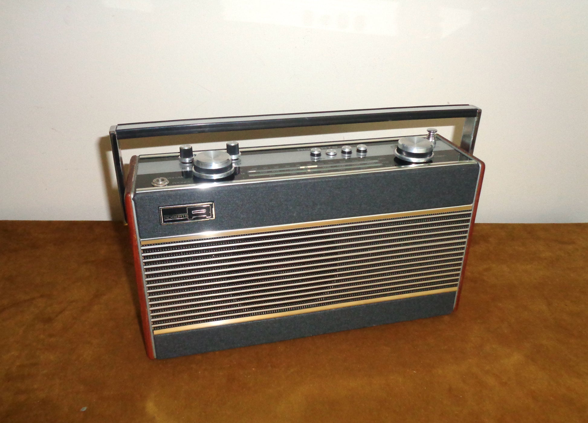 Vintage Roberts R900 MW/LW/FM Dark Grey Portable Transistor Radio