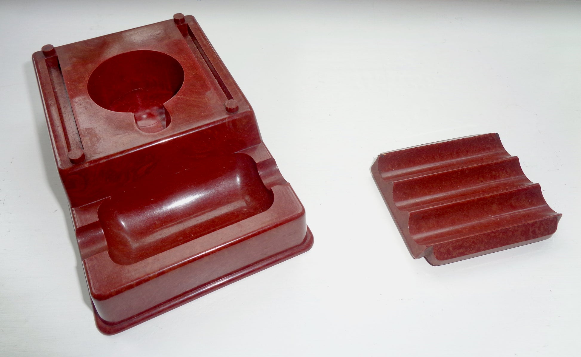 1940s Velos Shuttle Red Bakelite Office Desk Pen Tidy / Inkwell