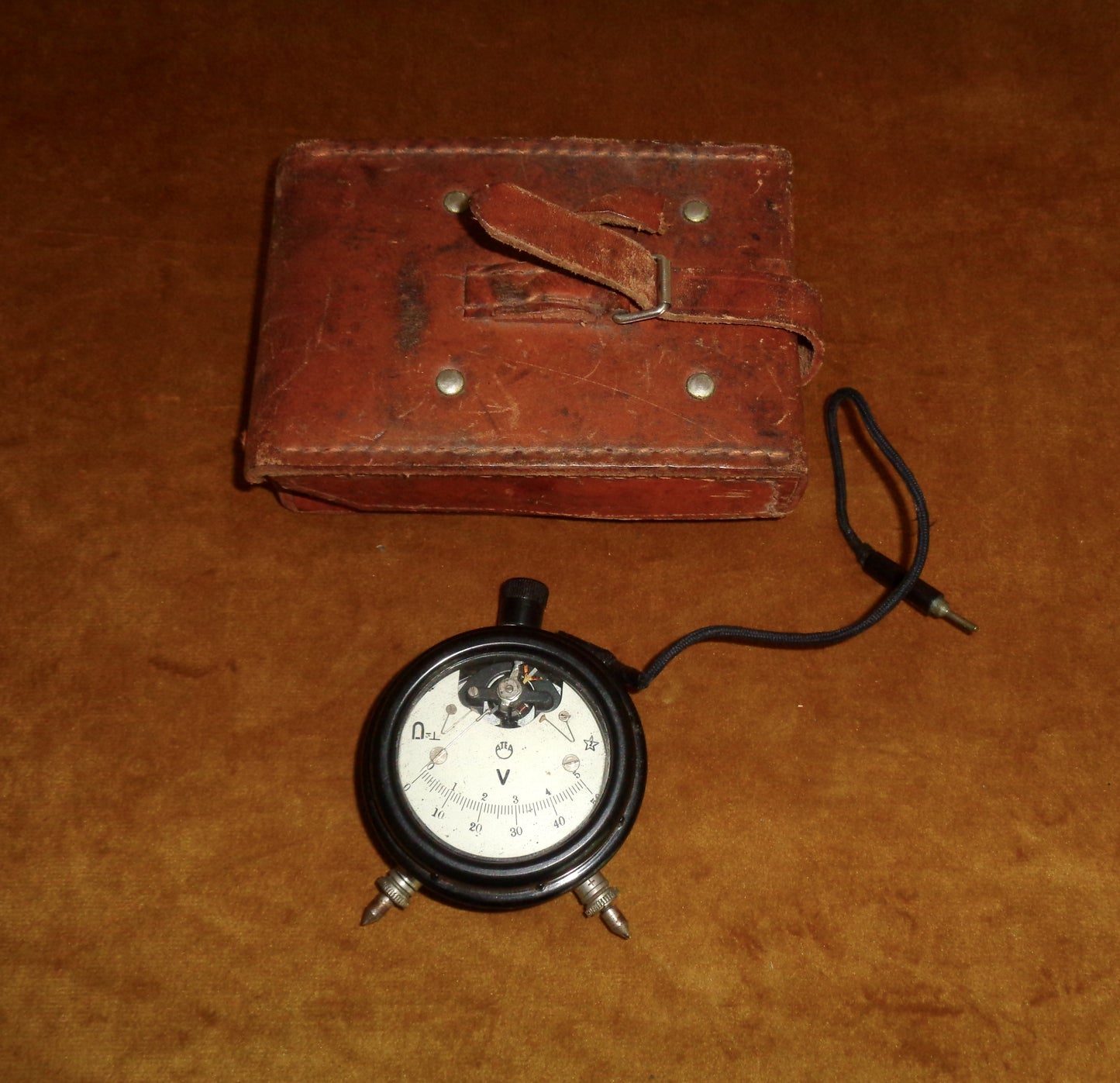 1930s ATEA Pocket Voltmeter Measuring 0-5 Volts and 0-50 Volts in A Brown Leather Case