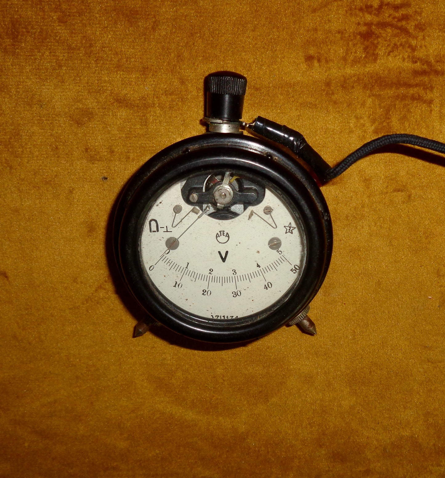 1930s ATEA Pocket Voltmeter Measuring 0-5 Volts and 0-50 Volts in A Brown Leather Case