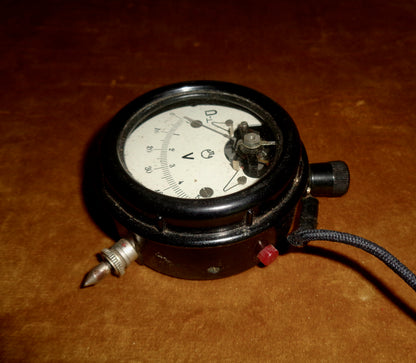 1930s ATEA Pocket Voltmeter Measuring 0-5 Volts and 0-50 Volts in A Brown Leather Case