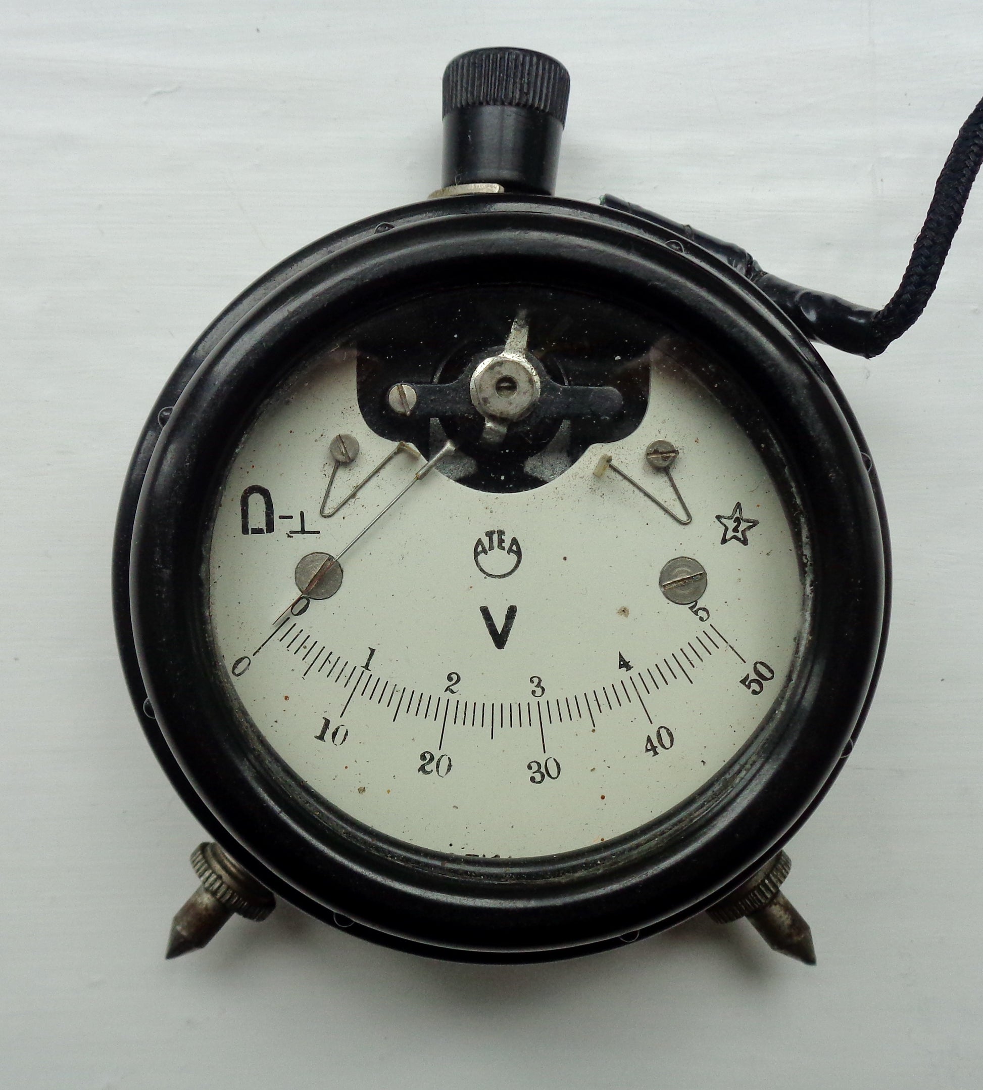 1930s ATEA Pocket Voltmeter Measuring 0-5 Volts and 0-50 Volts in A Brown Leather Case