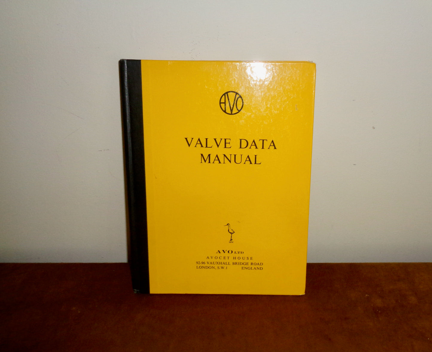 1965 Seventeenth Edition AVO Valve Data Manual