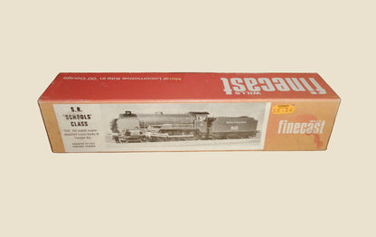 F137 Wills Finecast OO-Gauge Model Kit Southern SR Schools Class Loco & tender