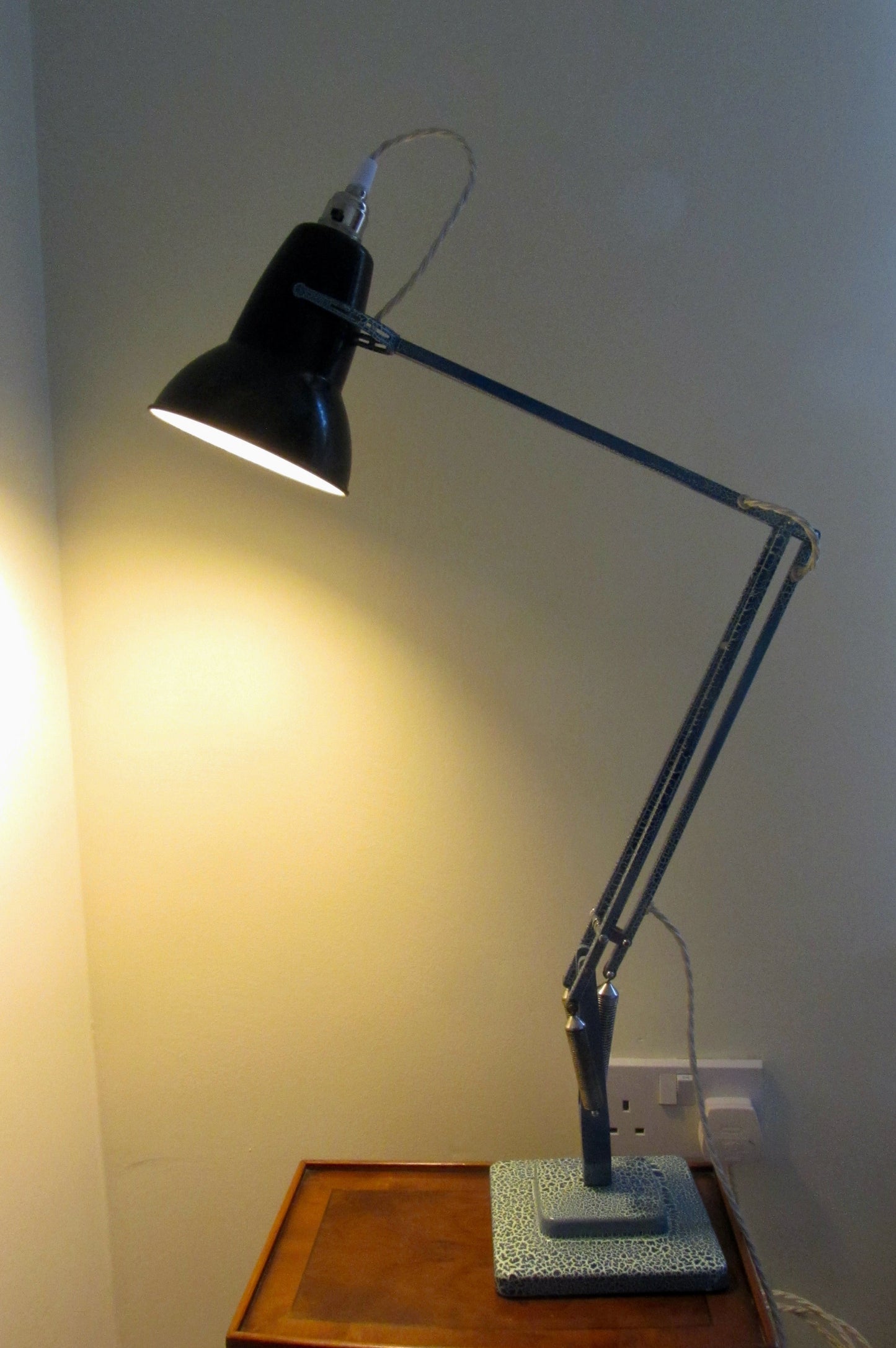 1940s Anglepoise 1227 Desk Lamp With Bakelite Shade, Crackle Glaze Paint And White Flex