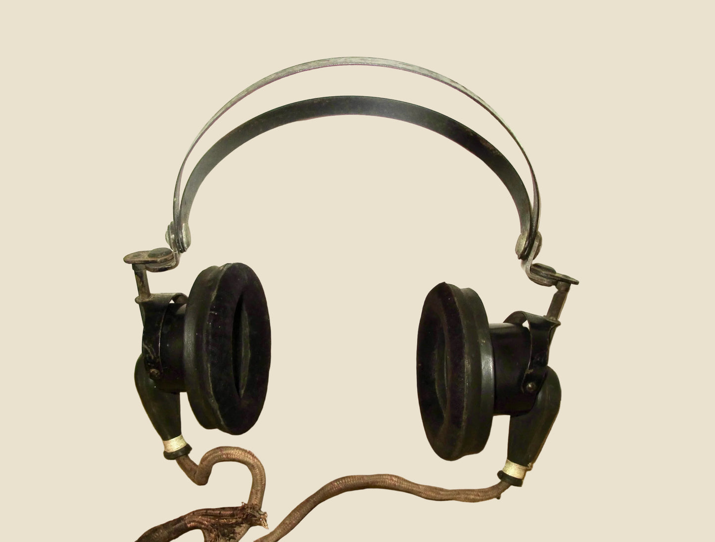 WW2 Pair Of Canadian WS19 Headphones With Type 7 Microphone