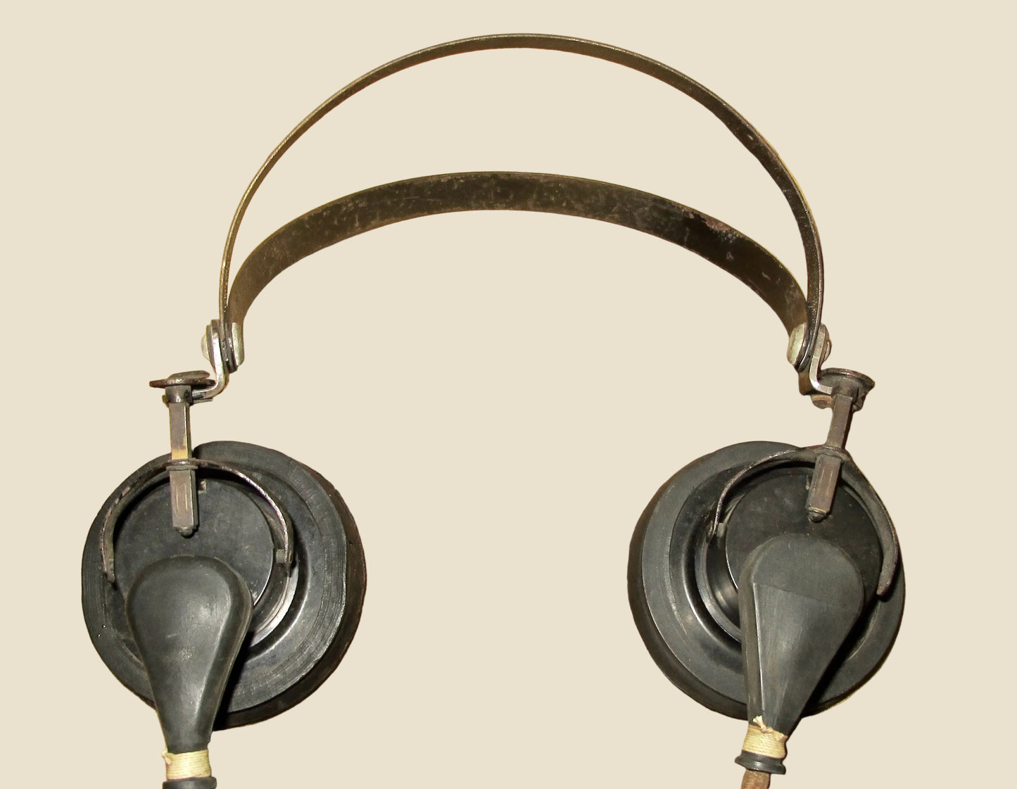 WW2 Pair Of Canadian WS19 Headphones With Type 7 Microphone