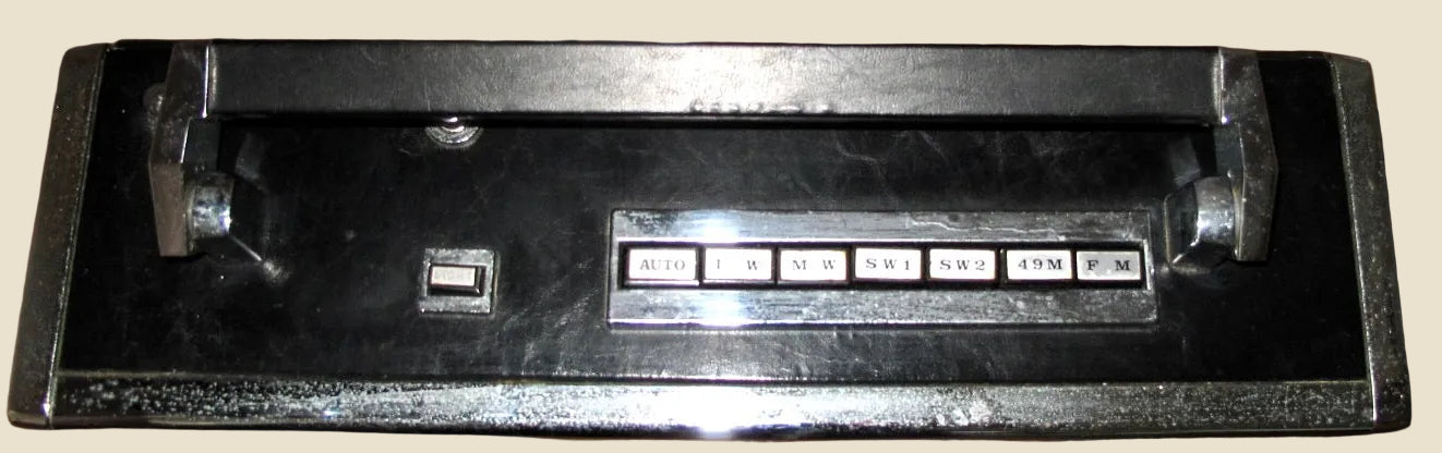 1960s Sanyo Transworld Six Band Transistor Radio 18H 815 – Mullard