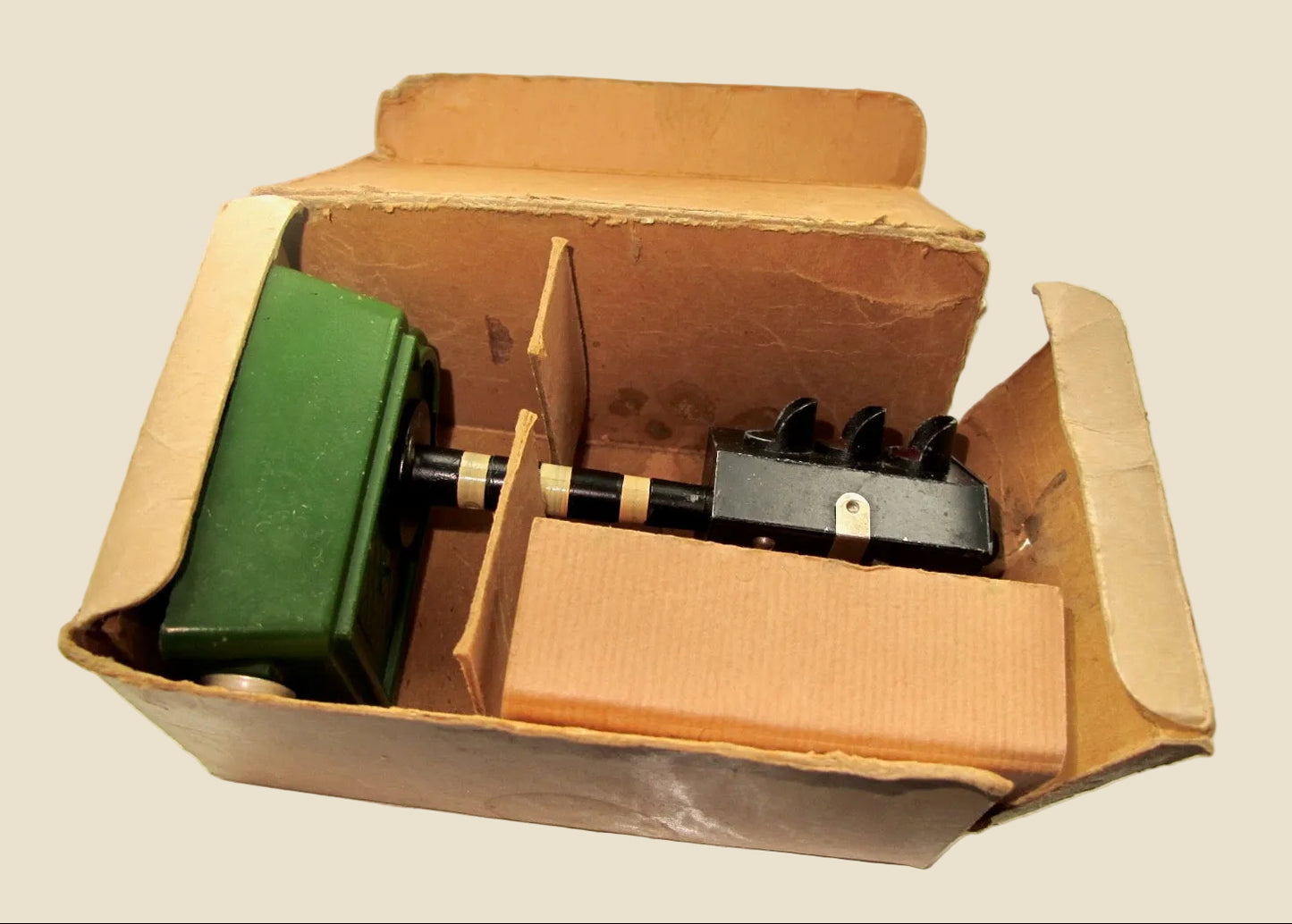 Vintage British ASTRA Metal 6-Light Traffic Signal Toy No.33 In Its Original Box