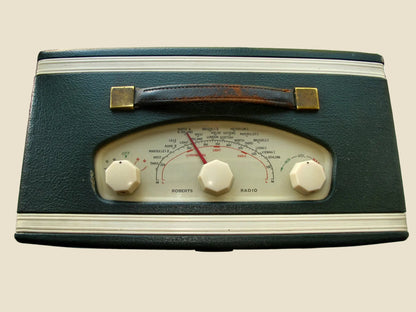 1950s Roberts Green CR Valve Portable Radio For Display Only