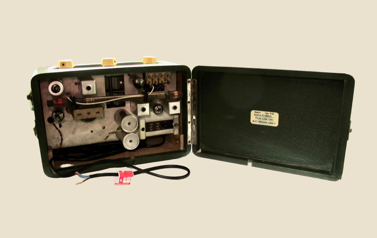1950s Vintage Green Roberts R66 2 Waveband Valve Radio