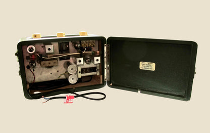 1950s Vintage Green Roberts R66 2 Waveband Valve Radio