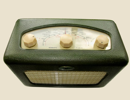 1950s Vintage Green Roberts R66 2 Waveband Valve Radio