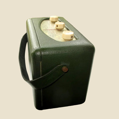 1950s Vintage Green Roberts R66 2 Waveband Valve Radio