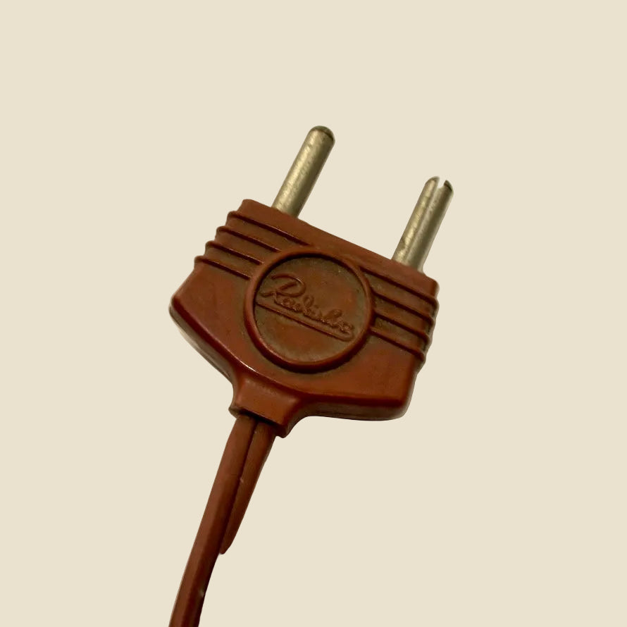 Vintage Radialva Super AS57 110 / 220 Volt Brown Bakelite Valve Radio