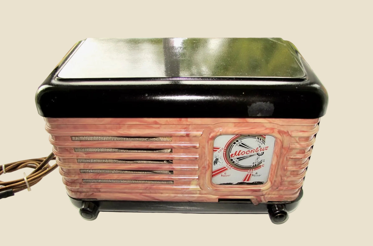 Vintage Soviet Union Moskvich Brown / Pink Bakelite Valve Radio