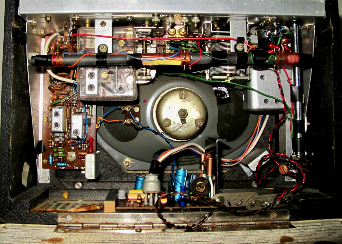 1970s Vintage Hacker Sovereign II RP25B VHF MW LW Radio