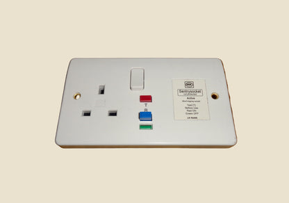 MK One Gang Sentry Socket White RCD Protected LN K6400 13A 230V