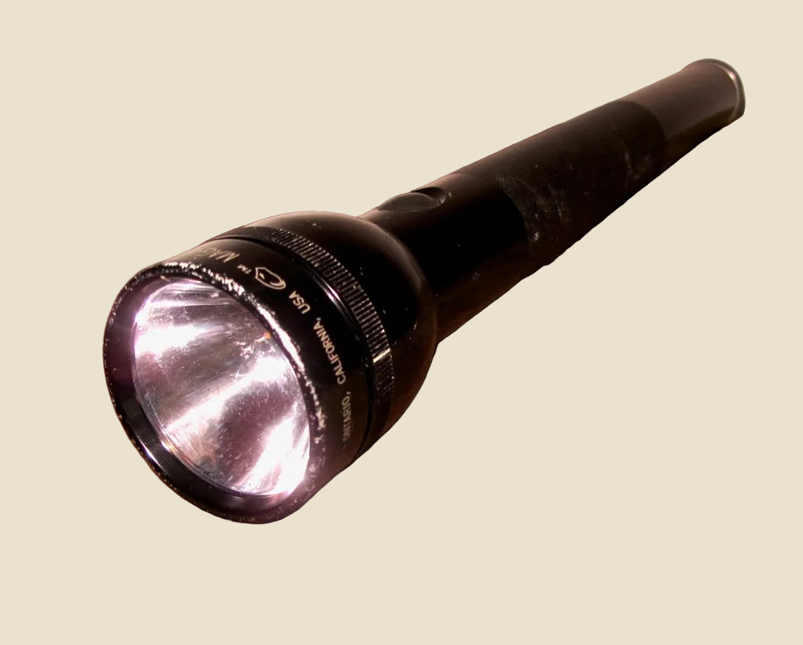 Preowned 17.5 Inch Maglite Black Metal Torch For Spares / Repairs