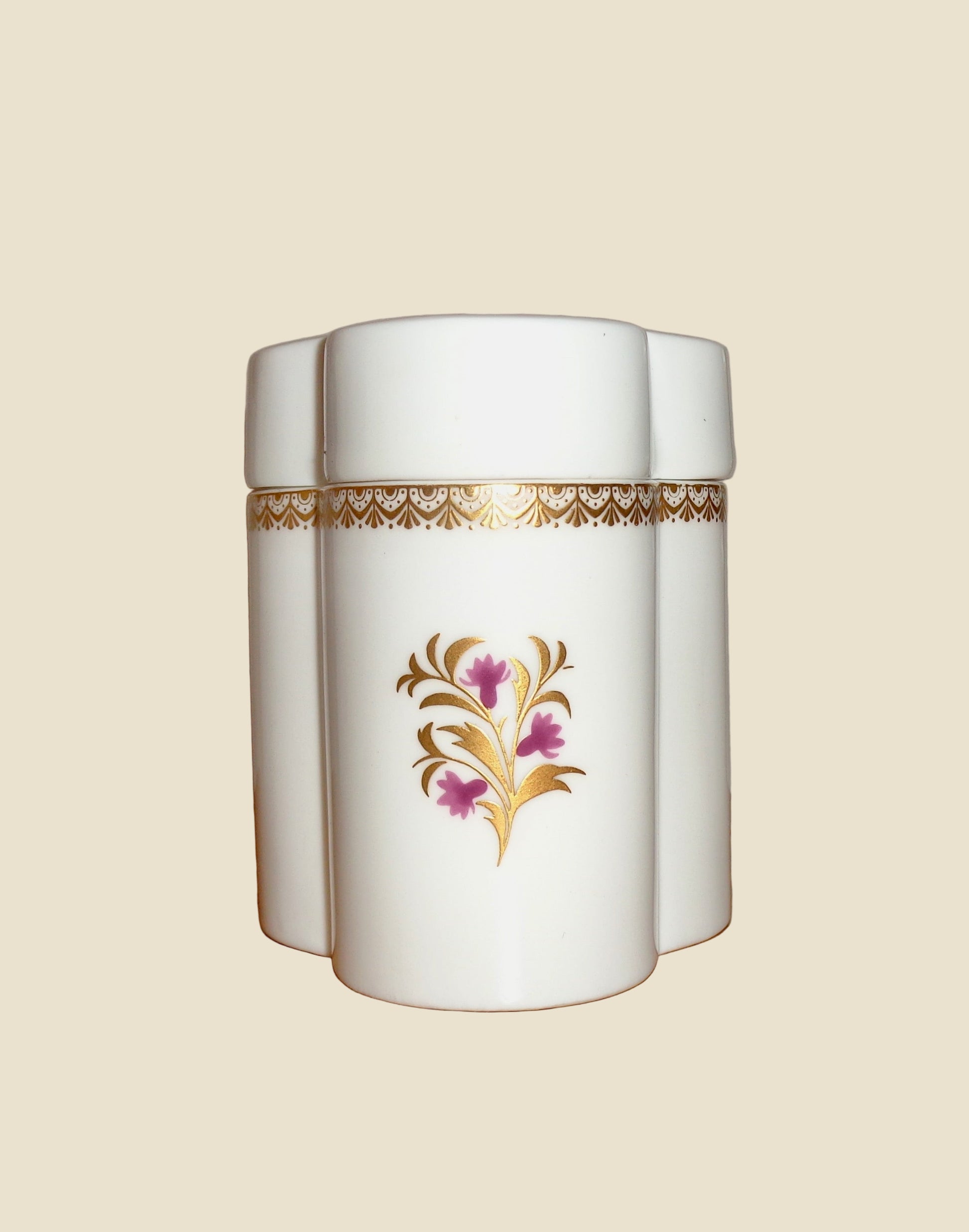 Royal Worcester Bone China Lidded Trefoil / Three Sided Trinket Box 3849