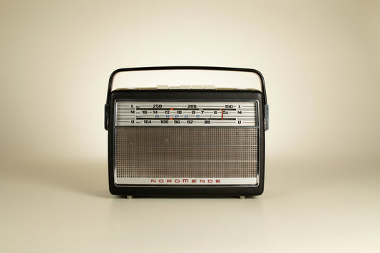 Vintage 1960s Nordmende Transita Deluxe UHF / MW / LW Transistor Radio