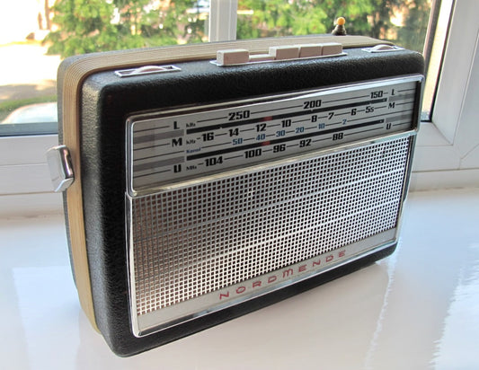 Vintage 1960s Nordmende Transita Deluxe UHF / MW / LW Transistor Radio
