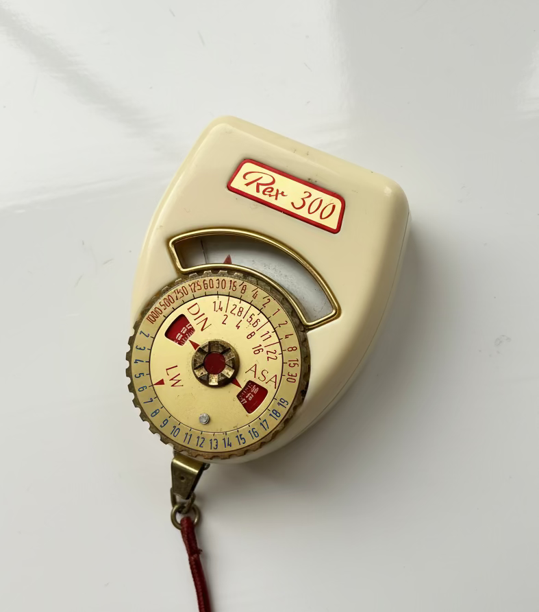 Vintage 1960s Rex 300 White Plastic Light Exposure Meter