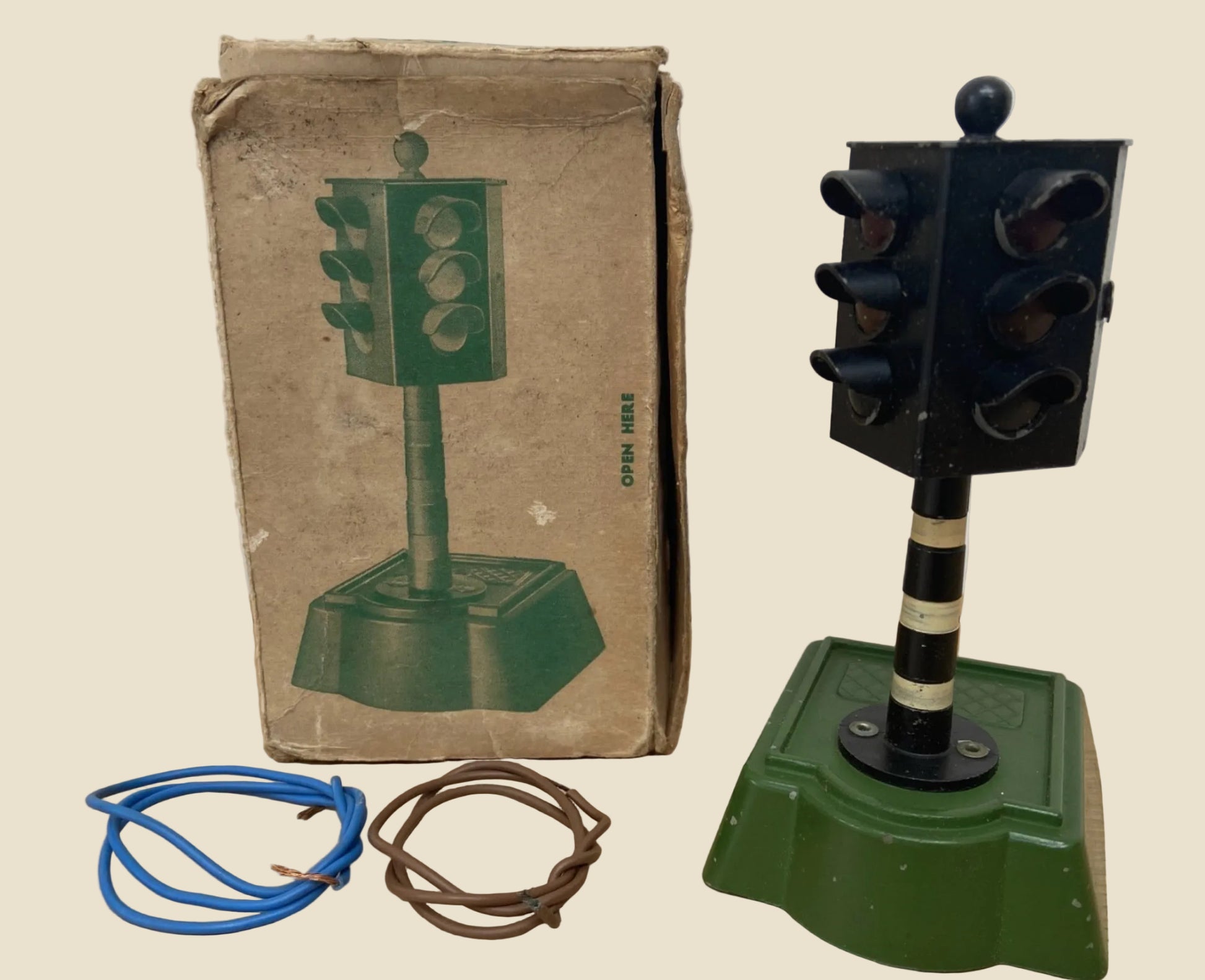 Vintage British ASTRA Metal 6-Light Traffic Signal Toy No.33 In Its Original Box