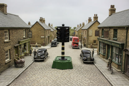 Vintage British ASTRA Metal 6-Light Traffic Signal Toy No.33 In Its Original Box