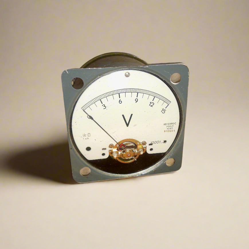 Vintage Military Panel Voltmeter Measuring 0-15 Volts Made By Pekly