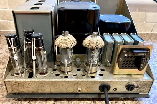 Vintage electronic device with vacuum tubes on a countertop