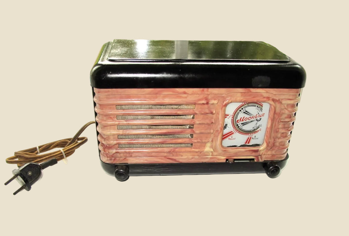 Vintage Soviet Union Moskvich Brown / Pink Bakelite Valve Radio