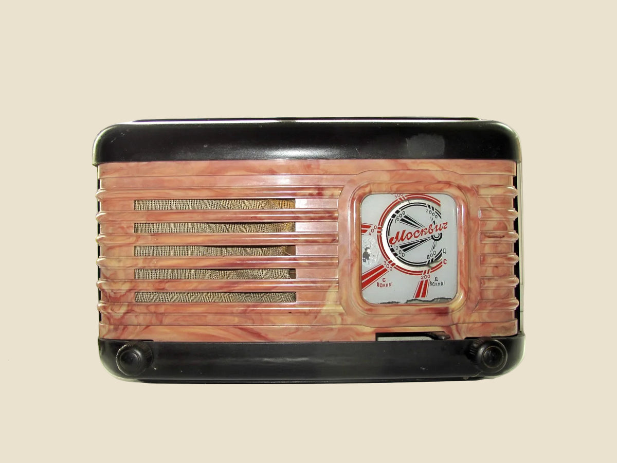 Vintage Soviet Union Moskvich Brown / Pink Bakelite Valve Radio