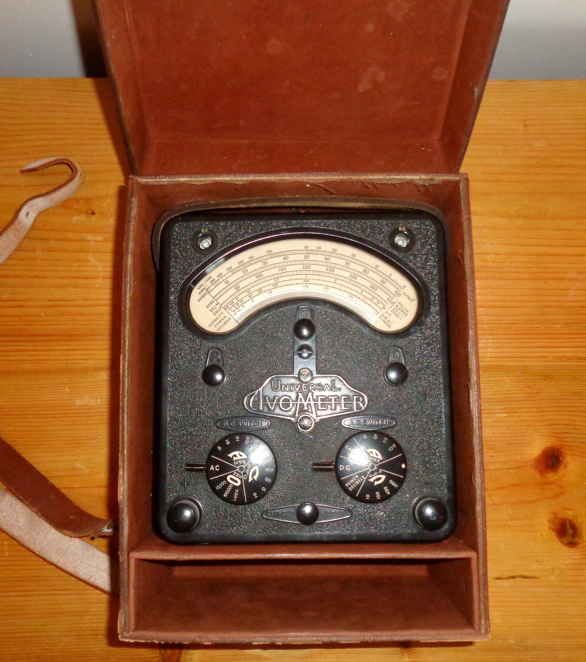 1940s Universal Avometer Model 7 With Tan Leather Transit Case