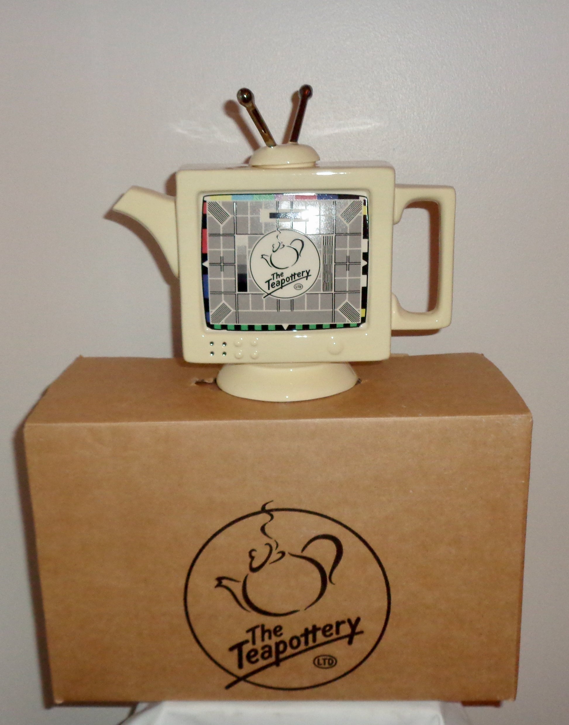 Swineside Teapottery Retro Television Novelty Pottery Teapot New Old Stock